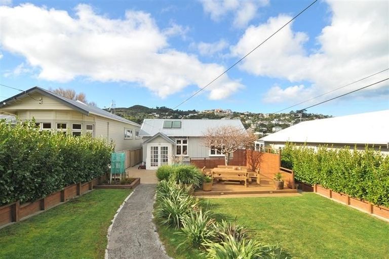 Photo of property in 51 Eden Street, Island Bay, Wellington, 6023
