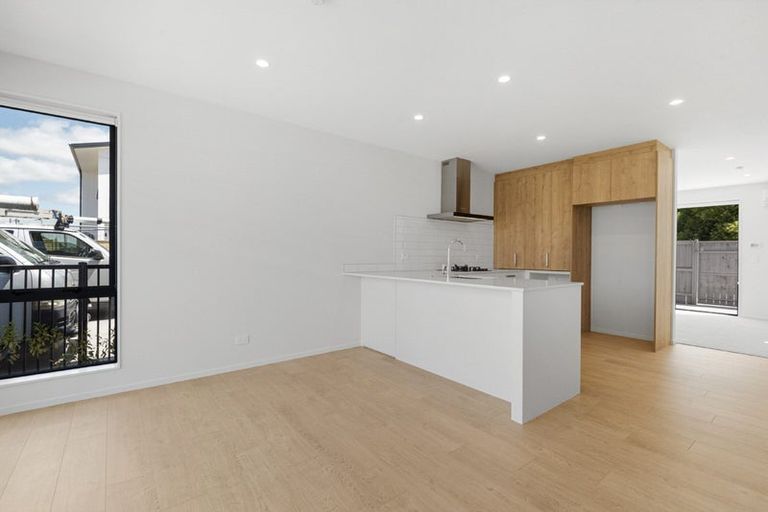 Photo of property in 116 Pepene Avenue, Takanini, Auckland, 2112