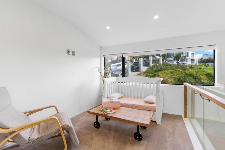 Photo of property in 13 Bartells Drive, Goodwood Heights, Auckland, 2105