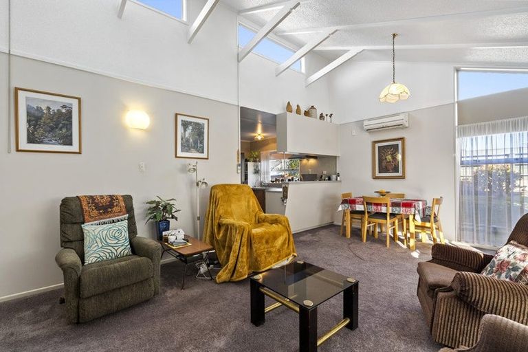 Photo of property in 2 Lemon Street, Strandon, New Plymouth, 4312