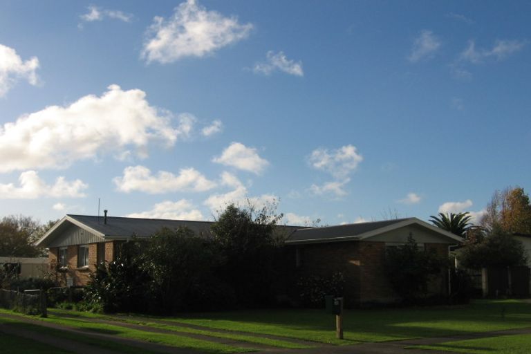 Photo of property in 38 Monowai Place, Westbrook, Palmerston North, 4412