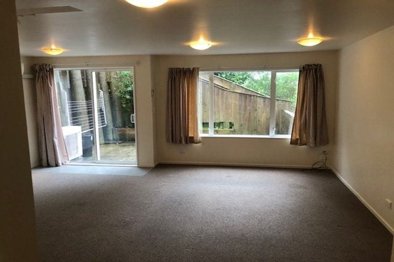 Photo of property in 14 Kopiko Way, Brooklyn, Wellington, 6021