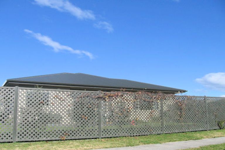 Photo of property in 2 Hyde Place, Taradale, Napier, 4112