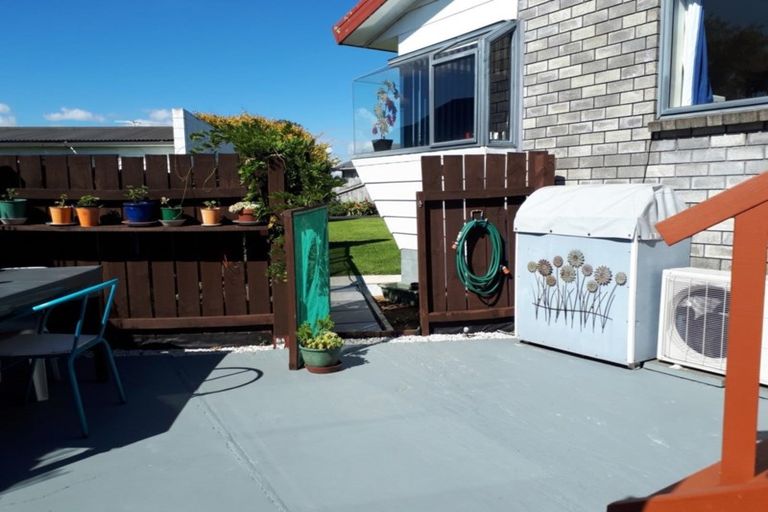 Photo of property in 6 Riverside Drive, Waiuku, 2123