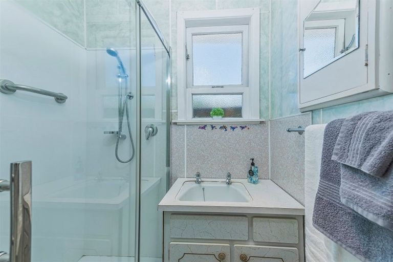 Photo of property in 40 Lowtherhurst Road, Massey, Auckland, 0614