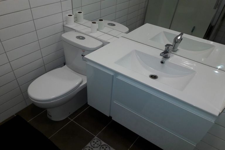 Photo of property in 2f2 Oriental Terrace, Mount Victoria, Wellington, 6011