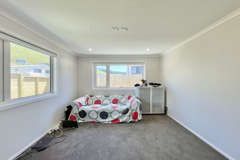 Photo of property in 154 Amesbury Drive, Churton Park, Wellington, 6037