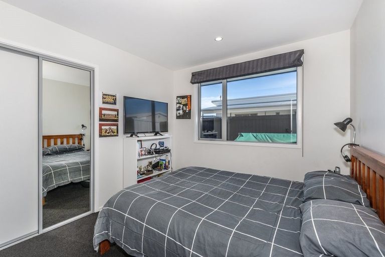 Photo of property in 21 Royal Park Drive, Parklands, Christchurch, 8083