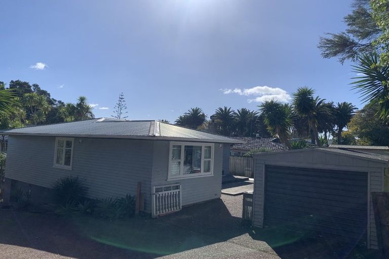 Photo of property in 50 Edmonton Road, Henderson, Auckland, 0612