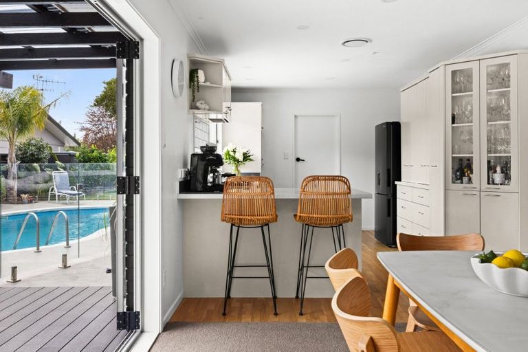 Photo of property in 29 Kent Terrace, Taradale, Napier, 4112