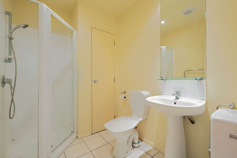Photo of property in 19/2 Armoy Drive, East Tamaki, Auckland, 2016