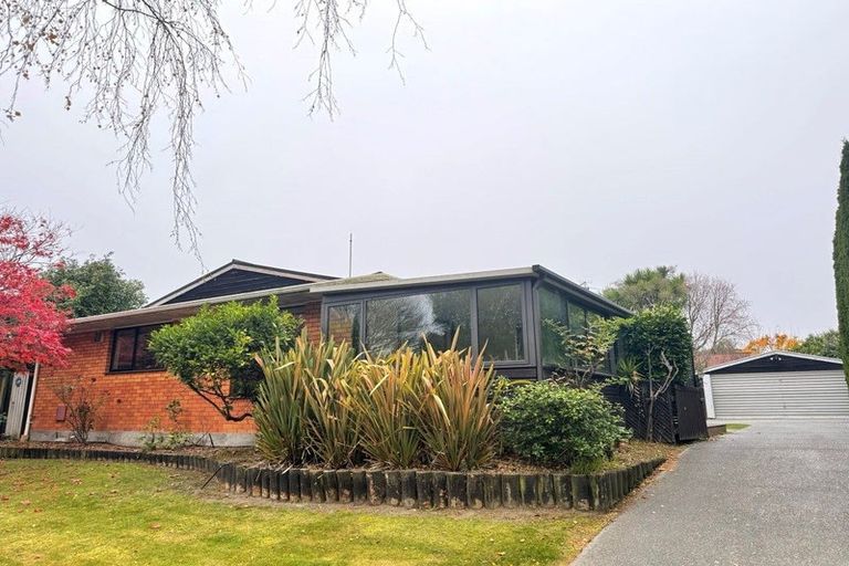 Photo of property in 15 Highland Place, Avonhead, Christchurch, 8042