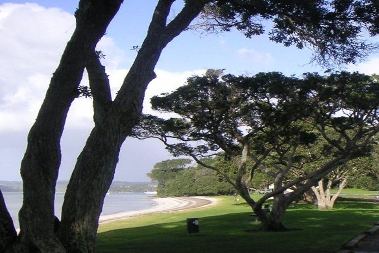 Photo of property in 25 Shelly Beach Parade, Cockle Bay, Auckland, 2014