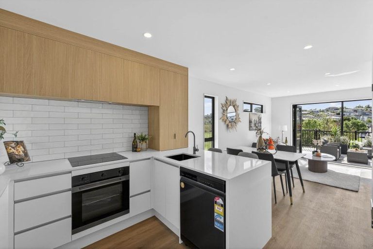 Photo of property in 13/10 Ngaroma House Drive, Hobsonville, Auckland, 0616