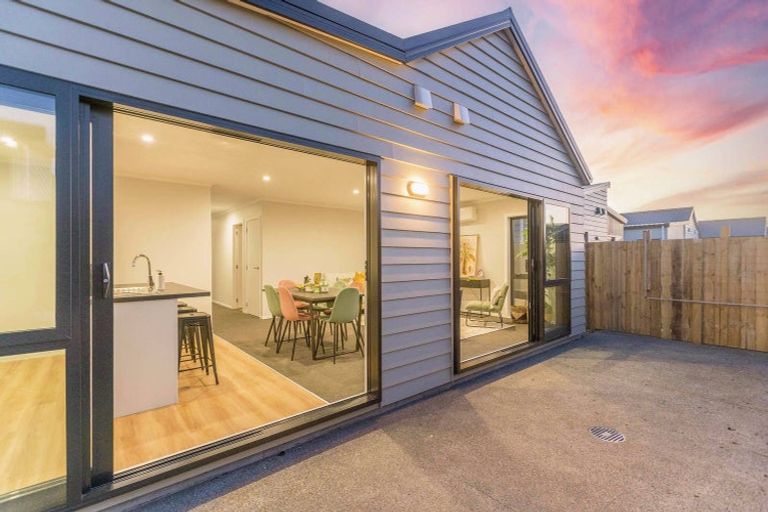 Photo of property in 8 Koru Loop, Paraparaumu, 5032