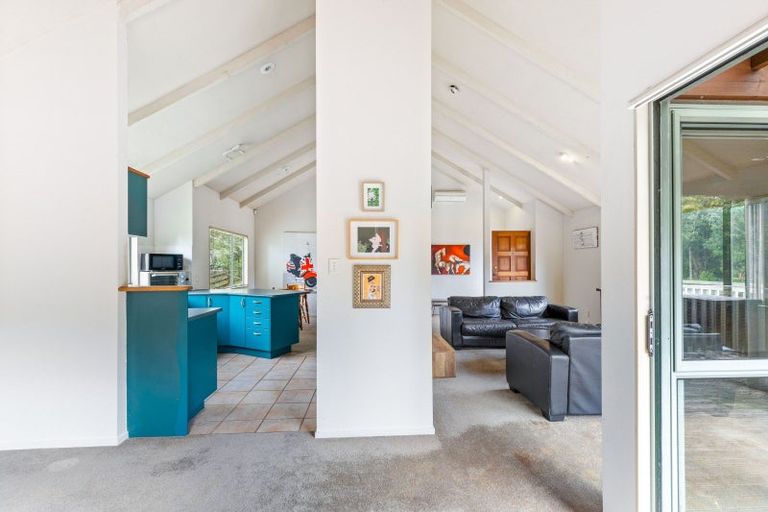 Photo of property in 90a Atkinson Road, Titirangi, Auckland, 0604