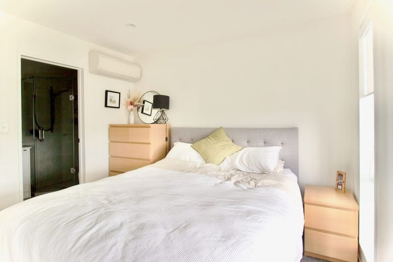 Photo of property in 5/1a Royal View Road, Te Atatu South, Auckland, 0610