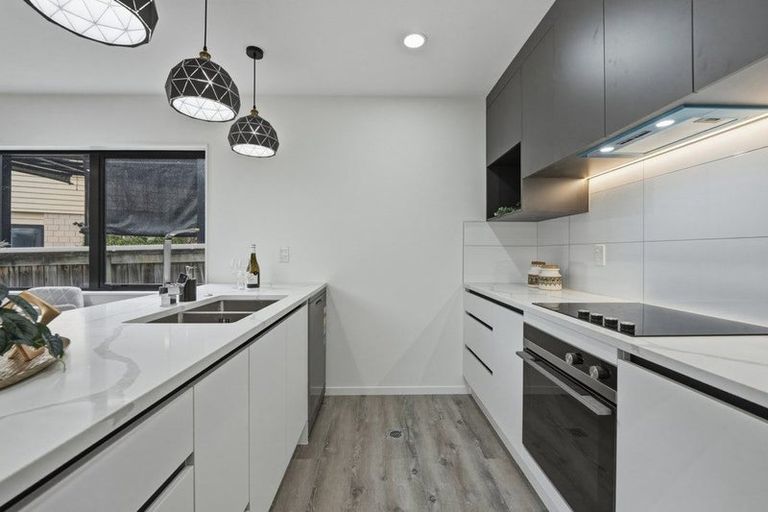 Photo of property in 16 Kirby Street, Glendene, Auckland, 0602