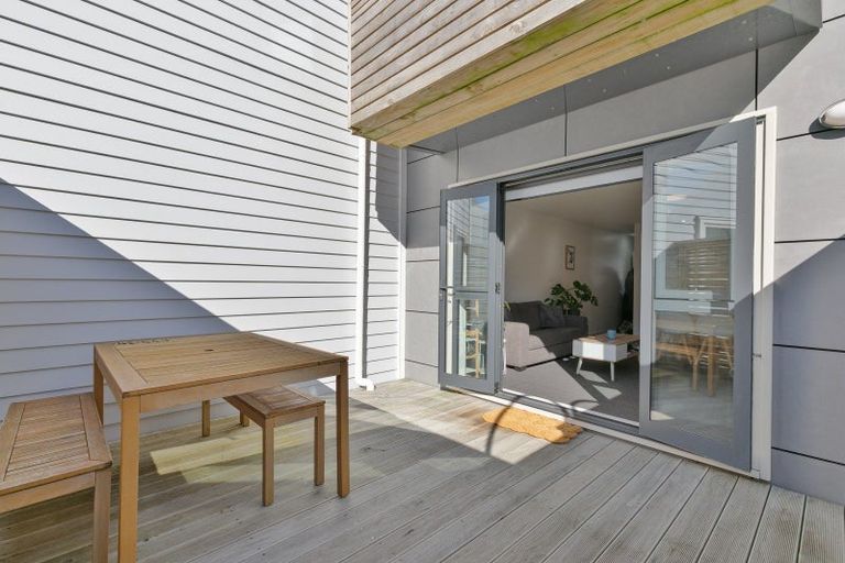 Photo of property in Pirie Street Townhouses, 4/35 Pirie Street, Mount Victoria, Wellington, 6011