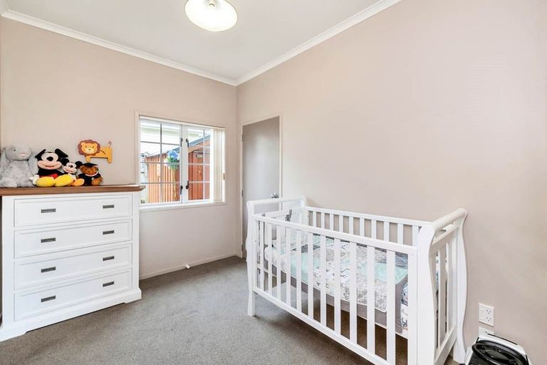 Photo of property in 12 Mulvaney Crescent, Henderson, Auckland, 0612