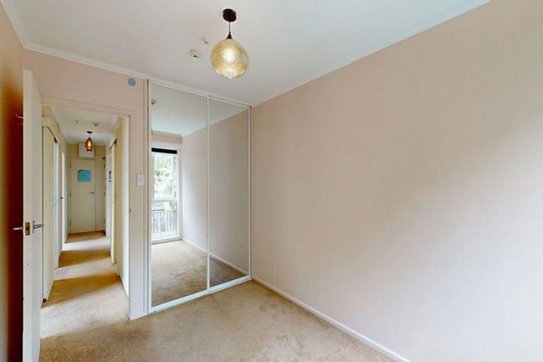 Photo of property in Victoria Court, 4u7 Queen Street, Mount Victoria, Wellington, 6011