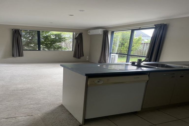 Photo of property in 15 Kanuka Way, Albany, Auckland, 0632