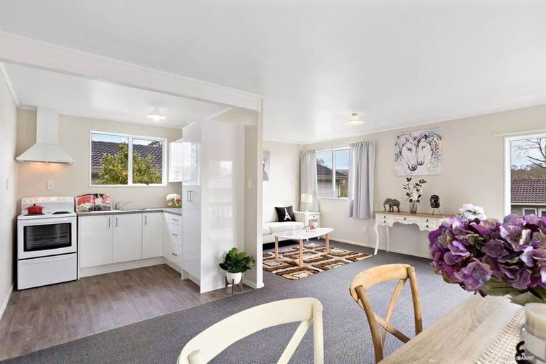 Photo of property in 10 Borich Road, Sunnyvale, Auckland, 0612