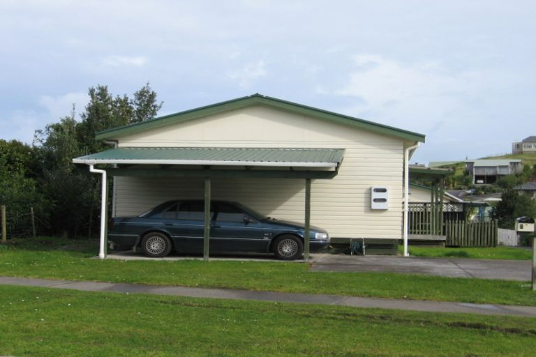 Photo of property in 4/69 Awaroa Road, Helensville, 0800
