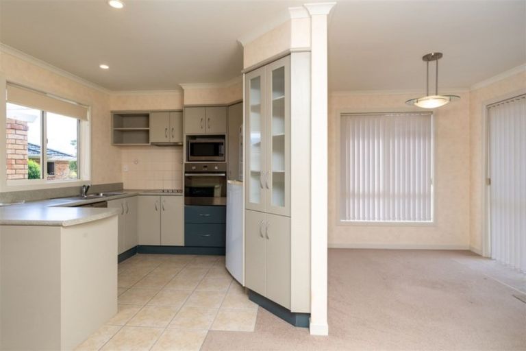 Photo of property in 53 Sovereign Isle Lane, Rototuna, Hamilton, 3210