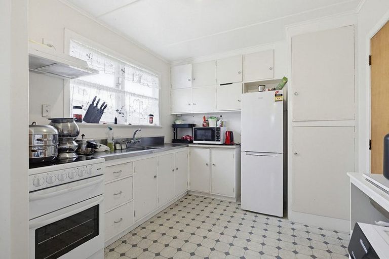 Photo of property in 42b Black Rock Road, Newlands, Wellington, 6037