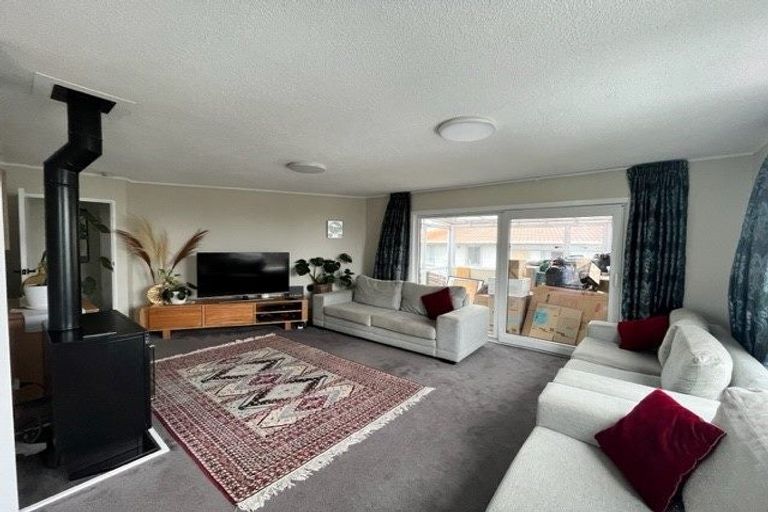 Photo of property in 3 Greenwich Grove, Stokes Valley, Lower Hutt, 5019