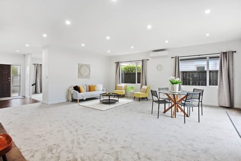 Photo of property in 108 Simpson Road, Henderson Valley, Auckland, 0614