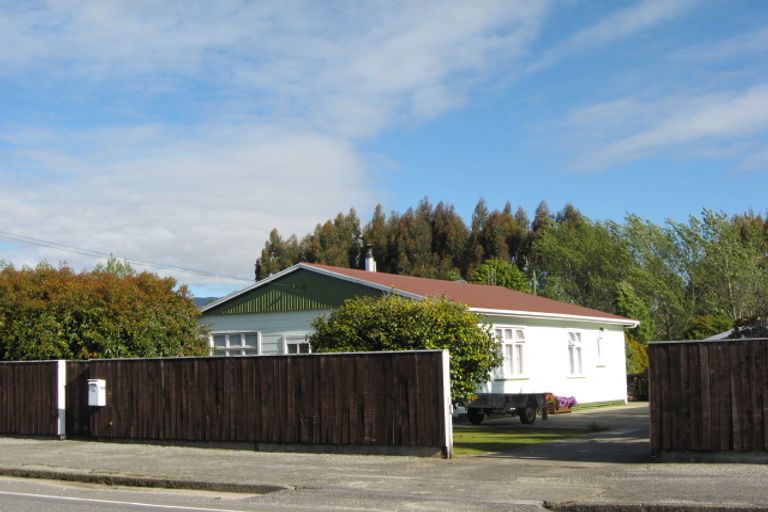 Photo of property in 122 Brougham Street, Westport, 7825