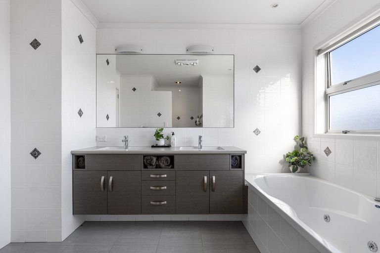 Photo of property in 220a Valley Road, Mount Maunganui, 3116