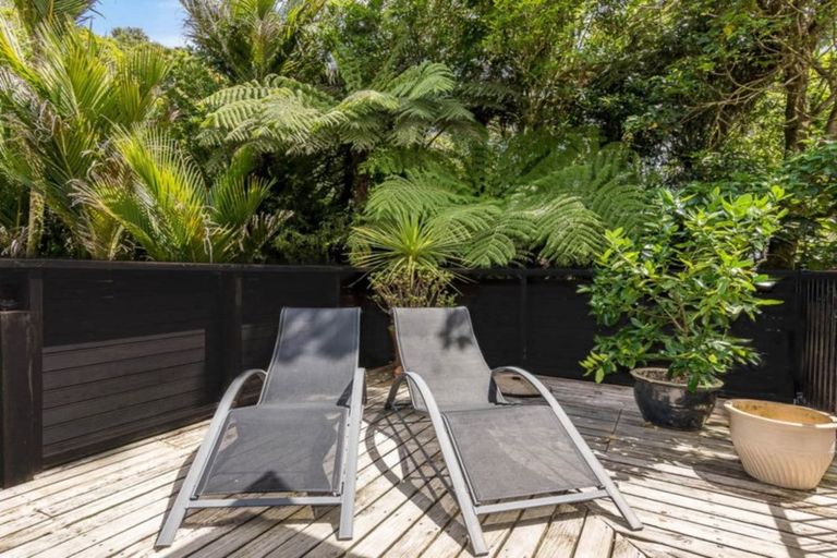Photo of property in 215 Shaw Road, Titirangi, Auckland, 0604