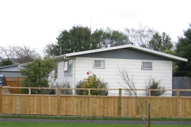 Photo of property in 8 Escort Grove, Awapuni, Palmerston North, 4412