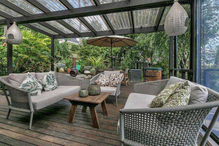 Photo of property in 1/1 Tern Place, Unsworth Heights, Auckland, 0632