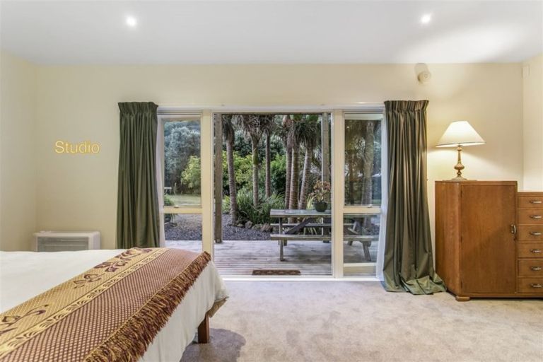 Photo of property in 39 Glenesk Road, Piha, New Lynn, 0772