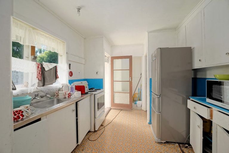 Photo of property in 23 Smythe Road, Henderson, Auckland, 0612