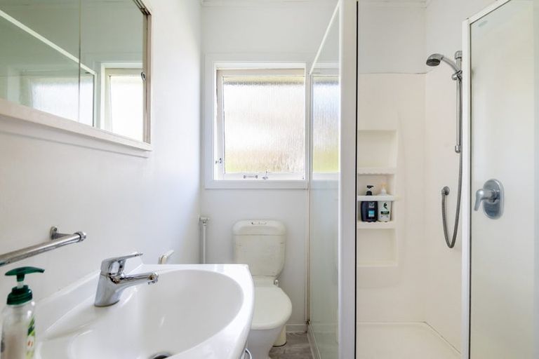 Photo of property in 2/28b Sunnynook Road, Sunnynook, Auckland, 0620