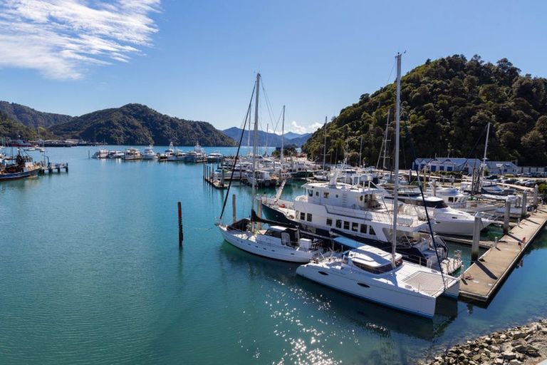 Photo of property in Oxleys Rock Apartments, 401/6 London Quay, Picton, 7220