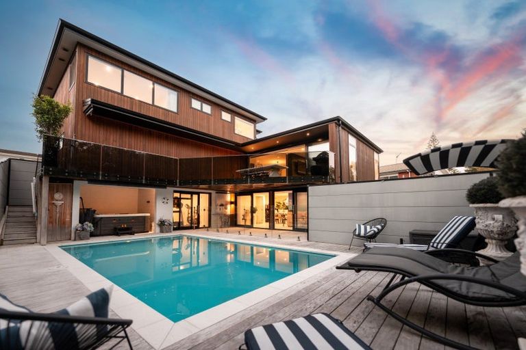 Photo of property in 7 Hartles Place, Mellons Bay, Auckland, 2014