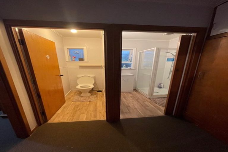 Photo of property in 33 Mackenzie Street, Te Atatu South, Auckland, 0610