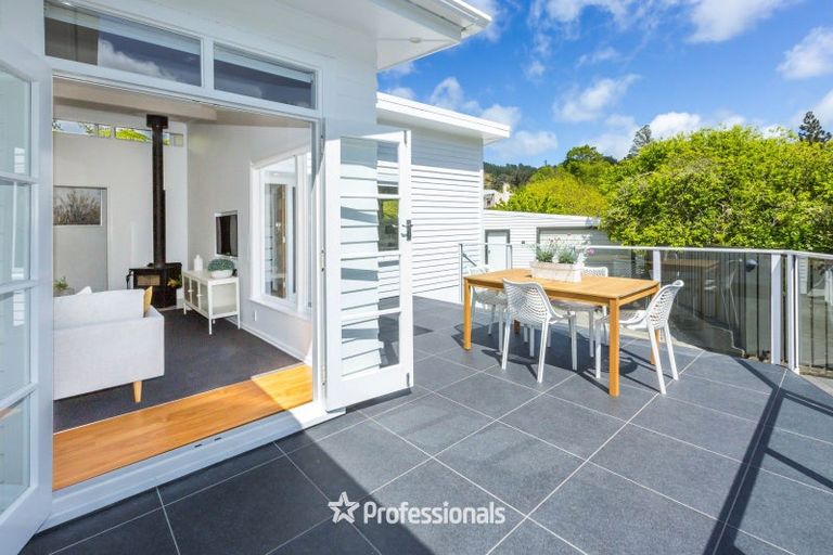 Photo of property in 6 Fendalton Crescent, Pinehaven, Upper Hutt, 5019