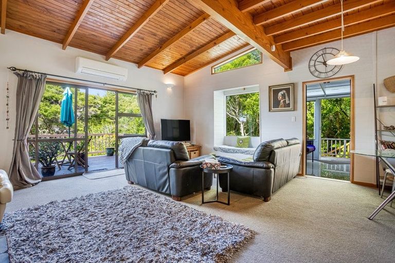 Photo of property in 26 Mceldowney Road, Titirangi, Auckland, 0604