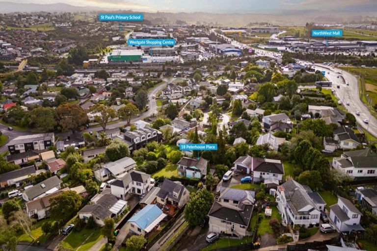 Photo of property in 18 Peterhouse Place, West Harbour, Auckland, 0618