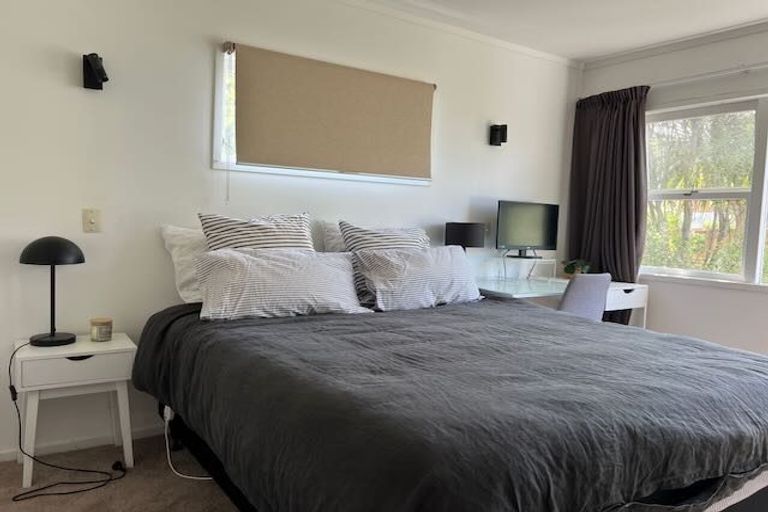Photo of property in 2 Ravenwood Drive, Forrest Hill, Auckland, 0620