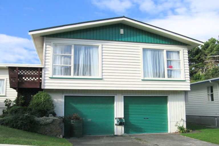 Photo of property in 48 Thurleigh Grove, Karori, Wellington, 6012