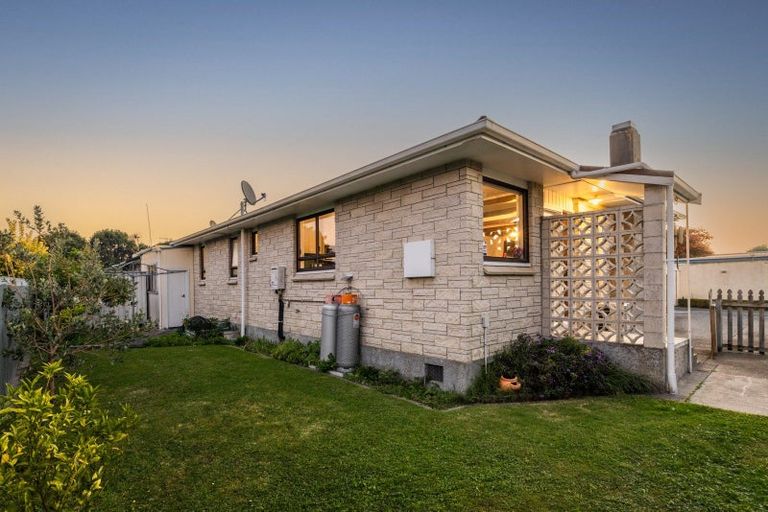 Photo of property in 2/71 Meeanee Road, Taradale, Napier, 4112