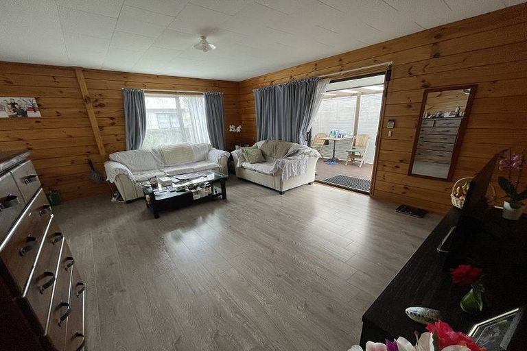 Photo of property in 1/202 Lake Road, Northcote, Auckland, 0627